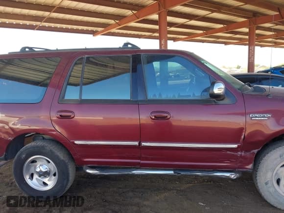 ✅ 1997 Ford Expedition XLT • VIN: 1FMFU18L5VLA43768 • Лот: 43632131. Опубликован ранее на IAAI с пробегом 204 047 миль. Бесплатный доступ к архиву аукционных продаж из США и подробный отчёт об истории автомобиля на DreamBid. Изображение 13.