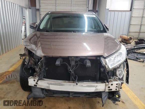 ✅ 2017 Toyota Highlander XLE • VIN: 5TDJZRFH3HS373778 • Lot: 89895055. Listed on Copart with 103,865 mi. Free auction sales archive from the USA and detailed vehicle history report at DreamBid. Image 5.