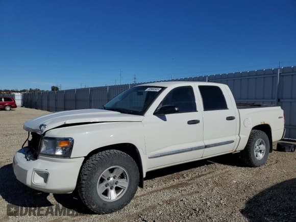 ✅ 2008 Dodge Dakota Laramie • VIN: 1D7HW58N38S638604 • Lot: 90980585. Wystawiony na Copart z przebiegiem 95 871 mil. Bezpłatny archiwum sprzedaży aukcyjnych z USA i szczegółowy raport historii pojazdu na DreamBid. Zdjęcie 1.