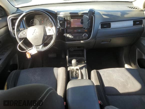 ✅ 2016 Mitsubishi Outlander SE • VIN: JA4AD3A31GZ000401 • Lot: 85419255. Listed on Copart with 193,011 mi. Free auction sales archive from the USA and detailed vehicle history report at DreamBid. Image 8.