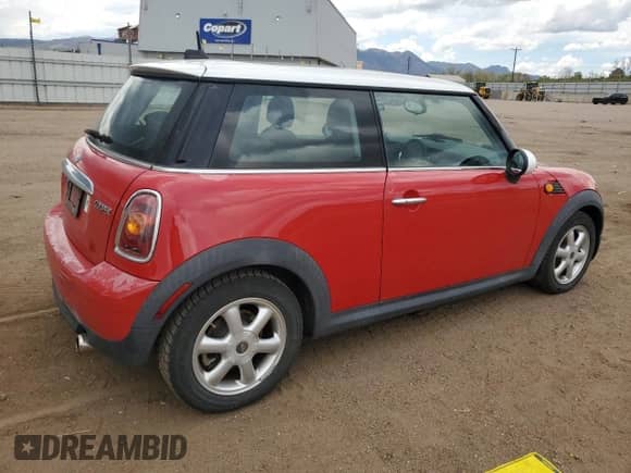 2007 MINI Hardtop with VIN WMWMF33517TT56956, listed as a Copart auction lot 56663985 with 121,729 mi miles and Clean title. Bid and sale history available at DreamBid. Image 3.
