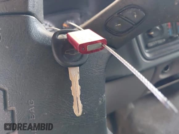 ✅ 2005 Chevrolet Avalanche Z66 • VIN: 3GNEC12Z35G294843 • Lot: 42401044. Listed on IAAI with Not provided. Free auction sales archive from the USA and detailed vehicle history report at DreamBid. Image 11.