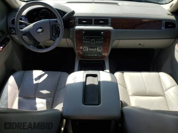 ✅ 2010 Chevrolet Silverado 1500 • VIN: 1GCSKTE24AZ152164 • Lot: 55842575. Wystawiony na Copart z przebiegiem 210 072 mil. Bezpłatny archiwum sprzedaży aukcyjnych z USA i szczegółowy raport historii pojazdu na DreamBid. Zdjęcie 8.