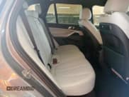 ✅ 2025 BMW X5 sDrive40i • VIN: 5UX13EU07S9X86041 • Lot: 80789095. Wystawiony na Copart z przebiegiem 7 817 mil. Bezpłatny archiwum sprzedaży aukcyjnych z USA i szczegółowy raport historii pojazdu na DreamBid. Zdjęcie 11.