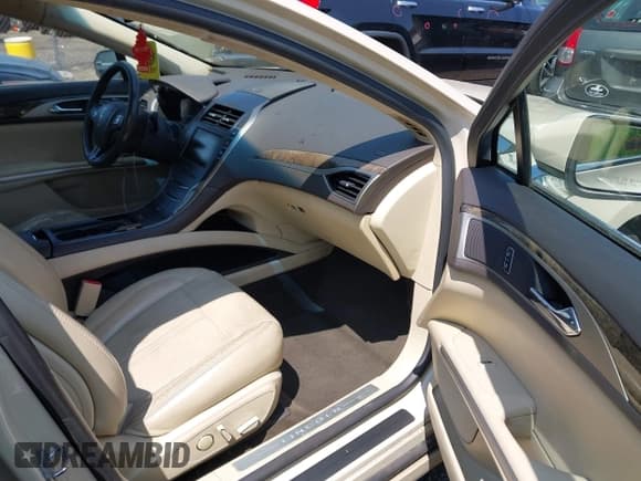 ✅ 2014 Lincoln MKZ Hybrid • VIN: 3LN6L2LU4ER810102 • Lot: 42994771. Listed on IAAI with 311,595 mi. Free auction sales archive from the USA and detailed vehicle history report at DreamBid. Image 5.