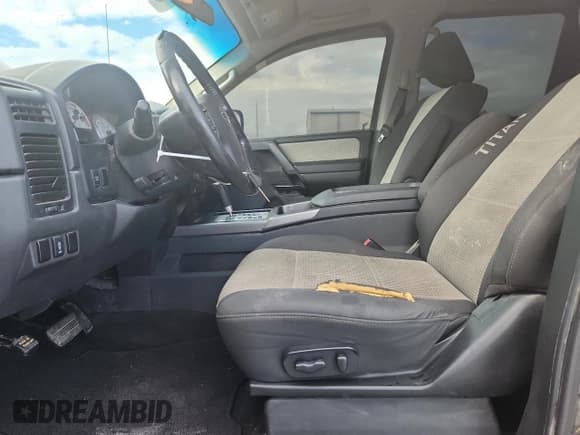 ✅ 2012 Nissan Titan SV • VIN: 1N6BA0EKXCN325453 • Lot: 83932135. Wystawiony na Copart z przebiegiem 127 515 mil. Bezpłatny archiwum sprzedaży aukcyjnych z USA i szczegółowy raport historii pojazdu na DreamBid. Zdjęcie 7.