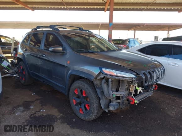 ✅ 2016 Jeep Cherokee Trailhawk • VIN: 1C4PJMBSXGW246224 • Lot: 43837921. Listed on IAAI with 104,876 mi. Free auction sales archive from the USA and detailed vehicle history report at DreamBid. Image 1.