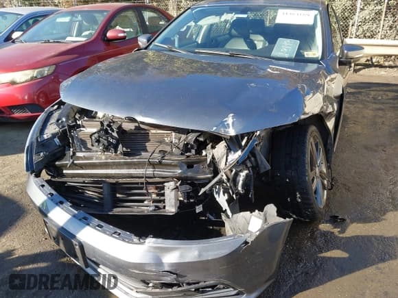 ✅ 2018 Volkswagen Jetta SEL • VIN: 3VWL17AJXJM249377 • Lot: 41464189. Listed on IAAI with 41,398 mi. Free auction sales archive from the USA and detailed vehicle history report at DreamBid. Image 6.