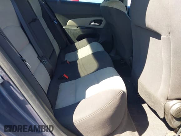 ✅ 2014 Chevrolet Cruze LS • VIN: 1G1PA5SH6E7128875 • Lot: 43467275. Wystawiony na IAAI z przebiegiem 240 867 mil. Bezpłatny archiwum sprzedaży aukcyjnych z USA i szczegółowy raport historii pojazdu na DreamBid. Zdjęcie 8.