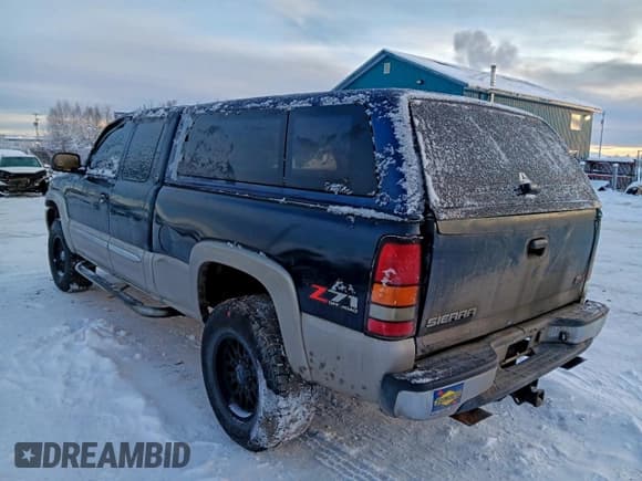 ✅ 2005 GMC Sierra 1500 SLT • VIN: 1GTEK19B15Z202584 • Лот: 94100465. Опубликован ранее на Copart с пробегом 206 580 миль. Бесплатный доступ к архиву аукционных продаж из США и подробный отчёт об истории автомобиля на DreamBid. Изображение 2.