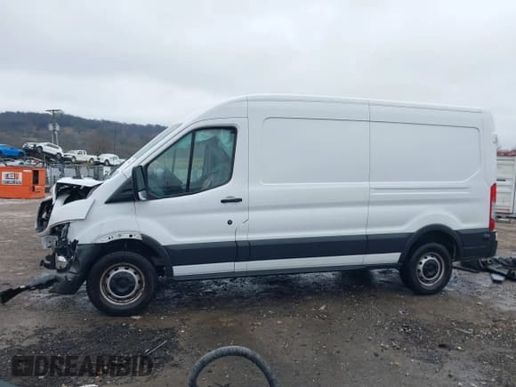 ✅ 2017 Ford Transit • VIN: 1FTYR2CM7HKA86099 • Lot: 41550068. Wystawiony na IAAI z przebiegiem Nie podano. Bezpłatny archiwum sprzedaży aukcyjnych z USA i szczegółowy raport historii pojazdu na DreamBid. Zdjęcie 15.