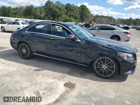 ✅ 2019 Mercedes-Benz C 300 • VIN: 55SWF8DB9KU283231 • Lot: 82495745. Listed on Copart with 34,651 mi. Free auction sales archive from the USA and detailed vehicle history report at DreamBid. Image 4.