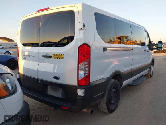 ✅ 2022 Ford Transit Passenger XLT • VIN: 1FBAX2Y88NKA67211 • Lot: 43654076. Wystawiony na IAAI z przebiegiem 210 842 mil. Bezpłatny archiwum sprzedaży aukcyjnych z USA i szczegółowy raport historii pojazdu na DreamBid. Zdjęcie 4.