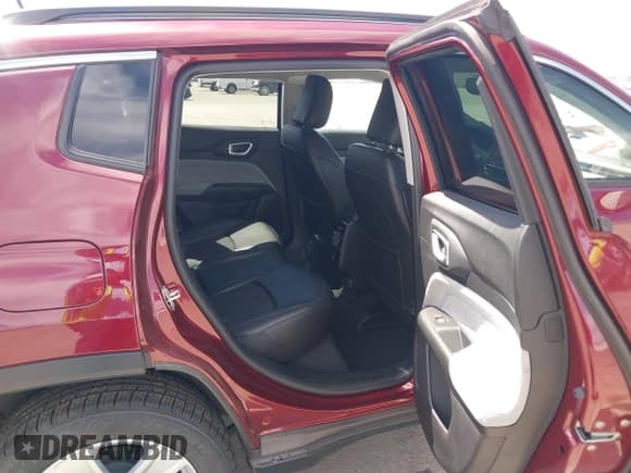 ✅ 2022 Jeep Compass Latitude • VIN: 3C4NJDBB4NT219305 • Lot: 43055588. Listed on IAAI with 12,053 mi. Free auction sales archive from the USA and detailed vehicle history report at DreamBid. Image 8.