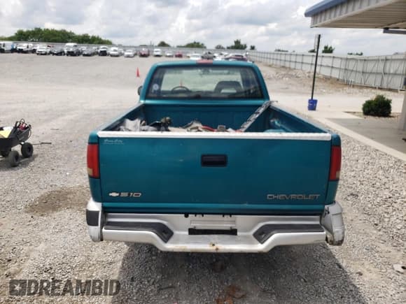 ✅ 1996 Chevrolet S-10 LS • VIN: 1GCCS19X5T8151001 • Лот: 61014964. Опубликован ранее на Copart с пробегом 204 269 миль. Бесплатный доступ к архиву аукционных продаж из США и подробный отчёт об истории автомобиля на DreamBid. Изображение 6.