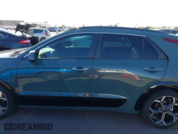 ✅ 2023 Kia Niro SX Touring • VIN: KNDCR3LF9P5056696 • Lot: 42548834. Listed on IAAI with 23,338 mi. Free auction sales archive from the USA and detailed vehicle history report at DreamBid. Image 14.