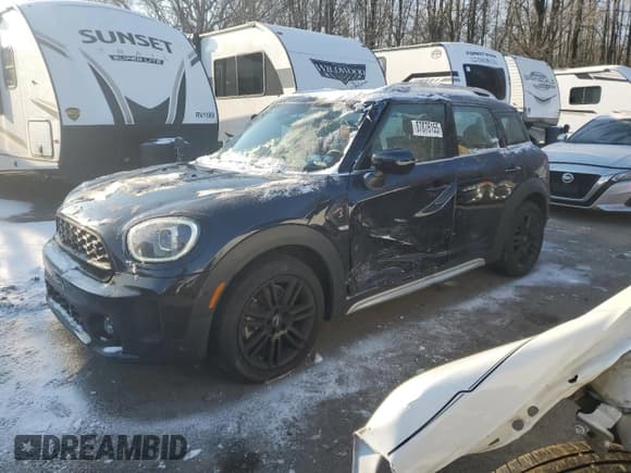 ✅ 2024 MINI Countryman Cooper S • VIN: WMZ83BR03R3R54844 • Lot: 87876155. Listed on Copart with 15,242 mi. Free auction sales archive from the USA and detailed vehicle history report at DreamBid. Image 1.