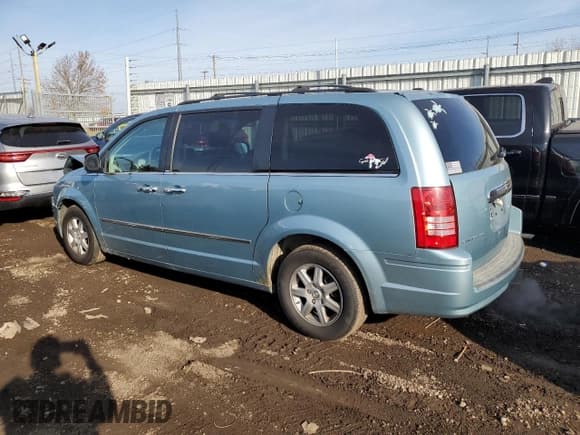 ✅ 2010 Chrysler Town & Country Touring Plus • VIN: 2A4RR8D15AR377021 • Lot: 92682835. Wystawiony na Copart z przebiegiem 151 032 mil. Bezpłatny archiwum sprzedaży aukcyjnych z USA i szczegółowy raport historii pojazdu na DreamBid. Zdjęcie 2.