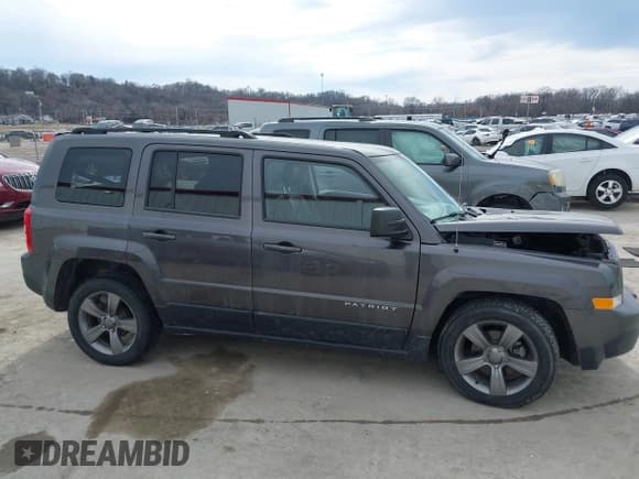 ✅ 2015 Jeep Patriot Latitude • VIN: 1C4NJPFA9FD413645 • Lot: 41633572. Wystawiony na IAAI z przebiegiem 118 766 mil. Bezpłatny archiwum sprzedaży aukcyjnych z USA i szczegółowy raport historii pojazdu na DreamBid. Zdjęcie 14.