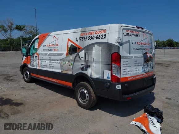 ✅ 2024 Ford Transit Cargo • VIN: 1FTBR1Y80RKB59990 • Lot: 42241182. Wystawiony na IAAI z przebiegiem 13 385 mil. Bezpłatny archiwum sprzedaży aukcyjnych z USA i szczegółowy raport historii pojazdu na DreamBid. Zdjęcie 3.