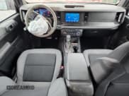 ✅ 2022 Ford Bronco • VIN: 1FMDE5BHXNLB41162 • Lot: 90105895. Wystawiony na Copart z przebiegiem 66 226 mil. Bezpłatny archiwum sprzedaży aukcyjnych z USA i szczegółowy raport historii pojazdu na DreamBid. Zdjęcie 8.