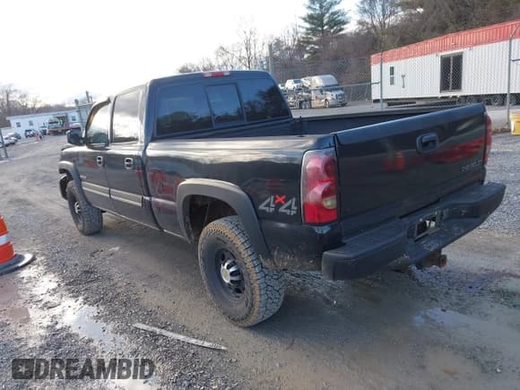 ✅ 2005 Chevrolet Silverado 2500HD LS • VIN: 1GCHK23U35F826160 • Lot: 41564415. Wystawiony na IAAI z przebiegiem 204 623 mil. Bezpłatny archiwum sprzedaży aukcyjnych z USA i szczegółowy raport historii pojazdu na DreamBid. Zdjęcie 3.