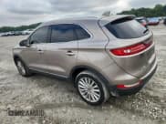 ✅ 2019 Lincoln MKC Standard • VIN: 5LMCJ1C96KUL45175 • Lot: 83955475. Wystawiony na Copart z przebiegiem 57 616 mil. Bezpłatny archiwum sprzedaży aukcyjnych z USA i szczegółowy raport historii pojazdu na DreamBid. Zdjęcie 2.