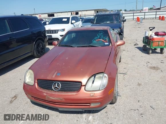 ✅ 2000 Mercedes-Benz SLK 230 Kompressor • VIN: WDBKK47F9YF146067 • Lot: 43165689. Wystawiony na IAAI z przebiegiem 152 388 mil. Bezpłatny archiwum sprzedaży aukcyjnych z USA i szczegółowy raport historii pojazdu na DreamBid. Zdjęcie 6.