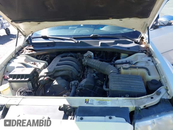 ✅ 2007 Chrysler 300 • VIN: 2C3KA43R97H710564 • Lot: 43483894. Listed on IAAI with 143,790 mi. Free auction sales archive from the USA and detailed vehicle history report at DreamBid. Image 10.