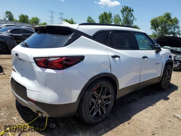 2022 Chevrolet Blazer LT z VIN 3GNKBJR47NS228602, wystawiony jako Copart lot #58122064 z przebiegiem 24 317 mil mil oraz Szkoda całkowita • Salvage title. Historia ofert i sprzedaży dostępna na DreamBid. Obrazek 3.