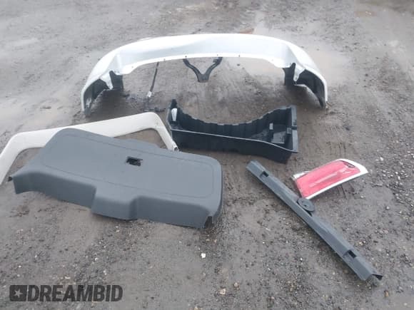 ✅ 2013 Lincoln MKX • VIN: 2LMDJ6JK4DBL05846 • Lot: 43737958. Wystawiony na IAAI z przebiegiem 179 466 mil. Bezpłatny archiwum sprzedaży aukcyjnych z USA i szczegółowy raport historii pojazdu na DreamBid. Zdjęcie 12.