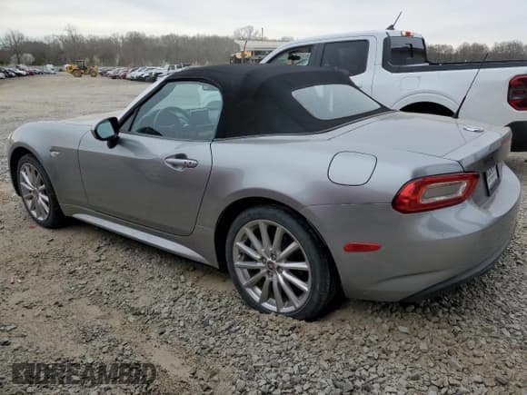 ✅ 2017 FIAT 124 Spider Elaborazione Abarth • VIN: JC1NFAEK5H0118610 • Лот: 44936834. Опубликован ранее на Copart с пробегом 58 727 миль. Бесплатный доступ к архиву аукционных продаж из США и подробный отчёт об истории автомобиля на DreamBid. Изображение 2.