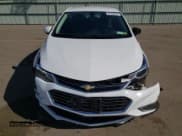 ✅ 2018 Chevrolet Cruze Premier • VIN: 3G1BF6SM0JS618903 • Lot: 42796843. Wystawiony na Copart z przebiegiem 18 937 mil. Bezpłatny archiwum sprzedaży aukcyjnych z USA i szczegółowy raport historii pojazdu na DreamBid. Zdjęcie 5.