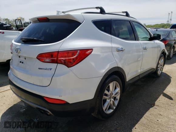 ✅ 2014 Hyundai Santa Fe • VIN: 5XYZU3LA8EG172991 • Lot: 52577414. Listed on Copart with 108,261 mi. Free auction sales archive from the USA and detailed vehicle history report at DreamBid. Image 3.