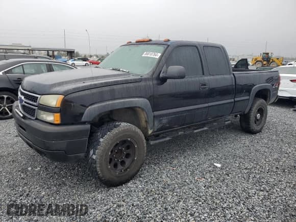 ✅ 2006 Chevrolet Silverado 2500HD Work Truck • VIN: 1GCHK29U96E258771 • Lot: 86818764. Wystawiony na Copart z przebiegiem Nie podano. Bezpłatny archiwum sprzedaży aukcyjnych z USA i szczegółowy raport historii pojazdu na DreamBid. Zdjęcie 1.