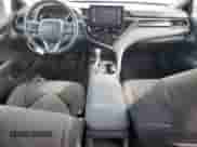 2022 Toyota Camry LE с VIN 4T1R11BK3NU060035, выставлен на аукционе Copart как лот 89728225 с пробегом 25 477 миль миль и Списание • Salvage title. История ставок и продаж доступна на DreamBid. Изображение 8.