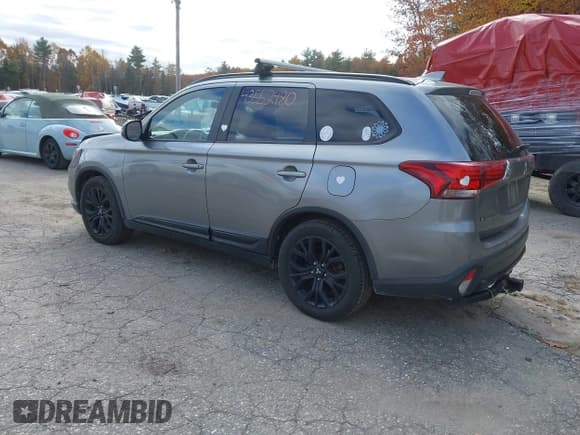 ✅ 2018 Mitsubishi Outlander SE • VIN: JA4AD3A39JZ044525 • Lot: 43552480. Listed on IAAI with 91,391 mi. Free auction sales archive from the USA and detailed vehicle history report at DreamBid. Image 3.