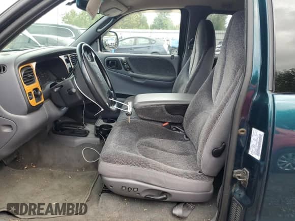 1998 Dodge Dakota SLT z VIN 1B7GG22YXWS639234, wystawiony jako Copart lot #68892734 z przebiegiem 123 588 mil mil oraz Szkoda całkowita • Salvage title. Historia ofert i sprzedaży dostępna na DreamBid. Obrazek 7.