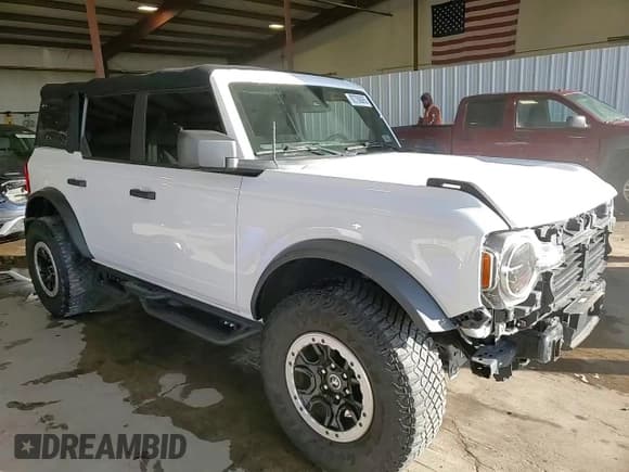 ✅ 2022 Ford Bronco • VIN: 1FMDE5BH6NLB48657 • Lot: 92700065. Wystawiony na Copart z przebiegiem 32 757 mil. Bezpłatny archiwum sprzedaży aukcyjnych z USA i szczegółowy raport historii pojazdu na DreamBid. Zdjęcie 15.