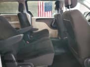 ✅ 2019 Dodge Grand Caravan SE • VIN: 2C4RDGBG9KR752268 • Lot: 91526285. Wystawiony na Copart z przebiegiem 64 926 mil. Bezpłatny archiwum sprzedaży aukcyjnych z USA i szczegółowy raport historii pojazdu na DreamBid. Zdjęcie 11.