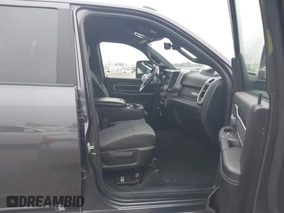 ✅ 2024 Ram 2500 Big Horn • VIN: 3C6UR5DL4RG311214 • Лот: 43792023. Опубликован ранее на IAAI с пробегом 44 215 миль. Бесплатный доступ к архиву аукционных продаж из США и подробный отчёт об истории автомобиля на DreamBid. Изображение 5.