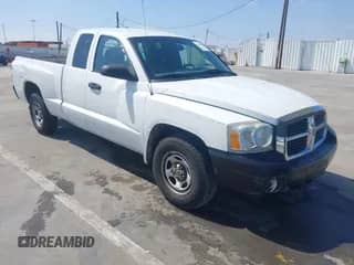 2005 Dodge Dakota ST with VIN 1D7HE22K85S256256, listed as a IAAI auction lot 43000785 with 387,492 mi miles and . Bid and sale history available at DreamBid. Image 1.