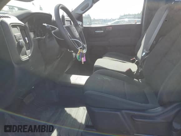 2022 Chevrolet Silverado 1500 Work Truck z VIN 3GCNWAED3NG163203, wystawiony jako Copart lot #49746425 z przebiegiem 4 742 mil mil oraz Czysty tytuł • Clean title. Historia ofert i sprzedaży dostępna na DreamBid. Obrazek 7.