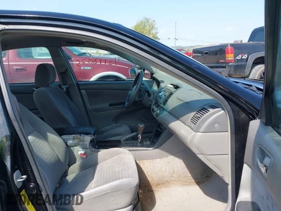 ✅ 2005 Toyota Camry LE • VIN: 4T1BF30K65U091586 • Lot: 43178035. Wystawiony na IAAI z przebiegiem 376 999 mil. Bezpłatny archiwum sprzedaży aukcyjnych z USA i szczegółowy raport historii pojazdu na DreamBid. Zdjęcie 5.