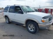 ✅ 2000 Ford Explorer Eddie Bauer • VIN: 1FMZU74E8YZA55910 • Lot: 42847157. Wystawiony na IAAI z przebiegiem 167 713 mil. Bezpłatny archiwum sprzedaży aukcyjnych z USA i szczegółowy raport historii pojazdu na DreamBid. Zdjęcie 1.