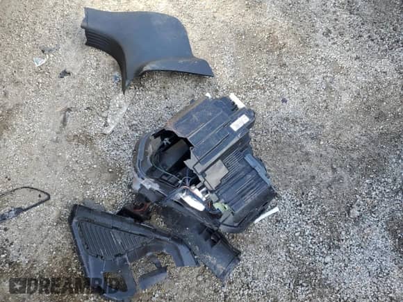 2024 Hyundai Kona SEL with VIN KM8HB3AB3RU118219, listed as a Copart auction lot 88702215 with 39,423 mi miles and Non repairable. Bid and sale history available at DreamBid. Image 13.