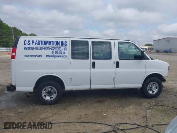 ✅ 2018 Chevrolet Express Cargo • VIN: 1GCWGAFG9J1344695 • Lot: 42231830. Listed on IAAI with 147,926 mi. Free auction sales archive from the USA and detailed vehicle history report at DreamBid. Image 14.