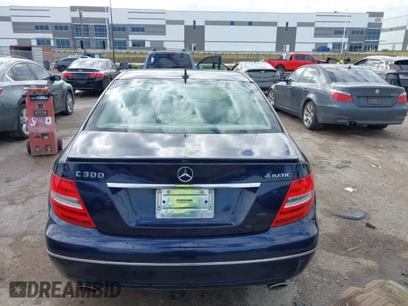 ✅ 2012 Mercedes-Benz C 300 Sport • VIN: WDDGF8BB7CR225483 • Lot: 43765442. Listed on IAAI with 99,247 mi. Free auction sales archive from the USA and detailed vehicle history report at DreamBid. Image 16.