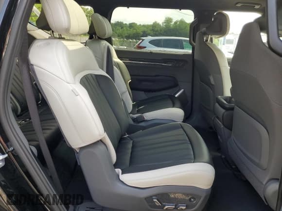 ✅ 2024 Kia EV9 GT-Line • VIN: KNDAEFS5XR6020316 • Lot: 67569255. Wystawiony na Copart z przebiegiem 17 147 mil. Bezpłatny archiwum sprzedaży aukcyjnych z USA i szczegółowy raport historii pojazdu na DreamBid. Zdjęcie 11.