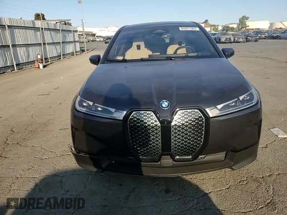 ✅ 2024 BMW iX xDrive50 • VIN: WB523CF08RCP13504 • Lot: 65971564. Wystawiony na Copart z przebiegiem 11 953 mil. Bezpłatny archiwum sprzedaży aukcyjnych z USA i szczegółowy raport historii pojazdu na DreamBid. Zdjęcie 11.